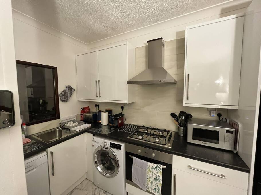 The Nook Crieff - Central 2-Bed With Garden :) Eksteriør billede