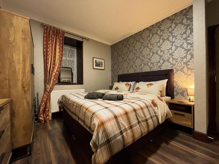 The Nook Crieff - Central 2-Bed With Garden :) Eksteriør billede