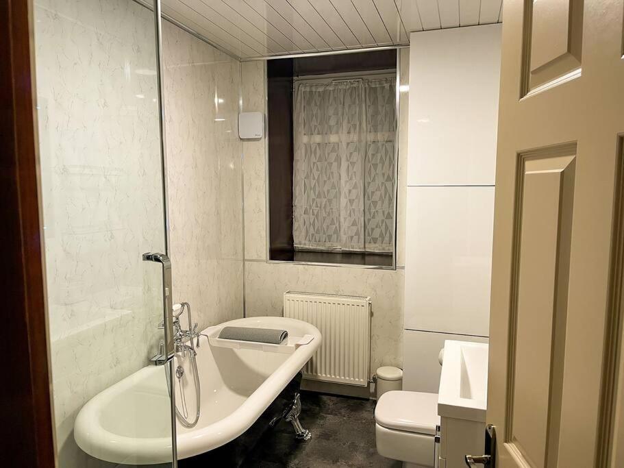 The Nook Crieff - Central 2-Bed With Garden :) Eksteriør billede